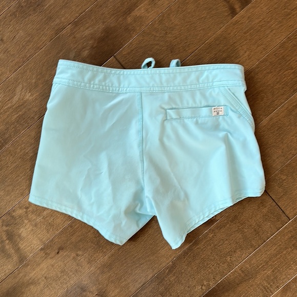 Billabong size 8 swim shorts. - Picture 2 of 3